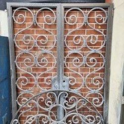 BRONZE DOOR GATE