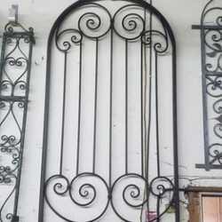 ARCHED WALKWAY GATE